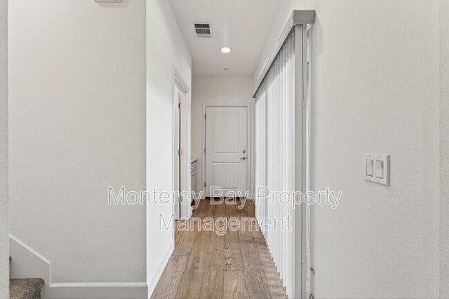 Building Photo - 480 Palisade Dr