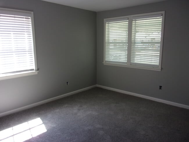 Building Photo - 1594 Oakwood St