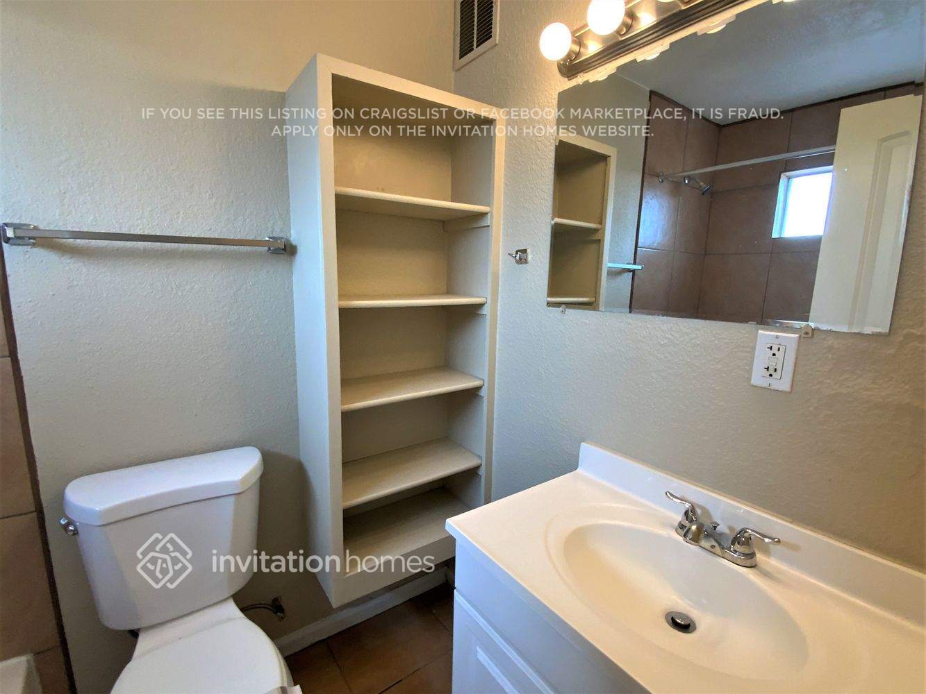 Building Photo - 2335 E Beverly Ln