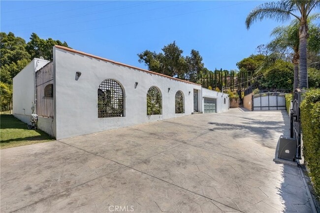 Building Photo - 3092 Laurel Canyon Blvd