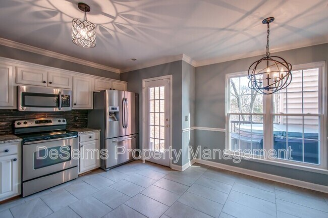 Building Photo - 1625 Brentwood Pointe