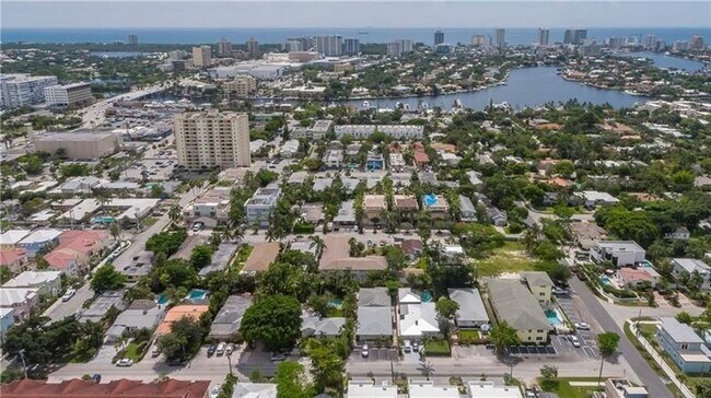 Building Photo - 824 NE 17th Way