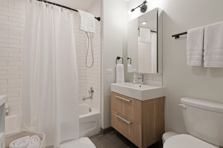 Building Photo - 29 S LaSalle St