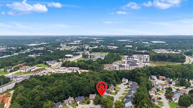 Building Photo - 665 Peachtree Trails Dr
