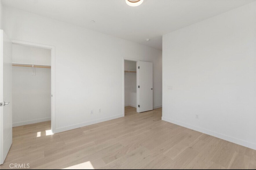 Building Photo - 22 E Sunset St