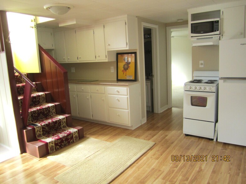Kitchen - 836 11th St SW