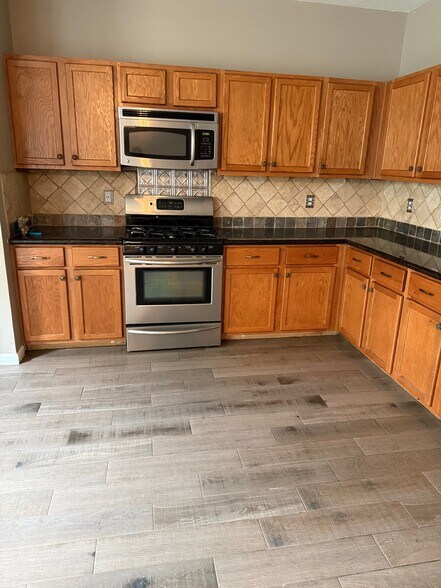Building Photo - 21910 Willow Downs Dr