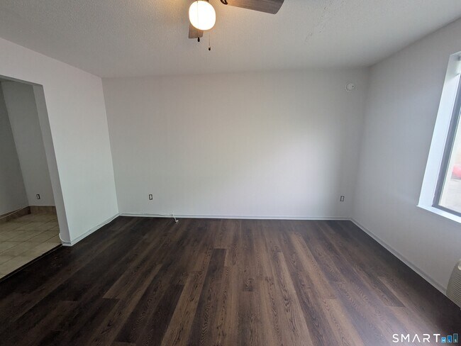 Building Photo - 289 Main Ave