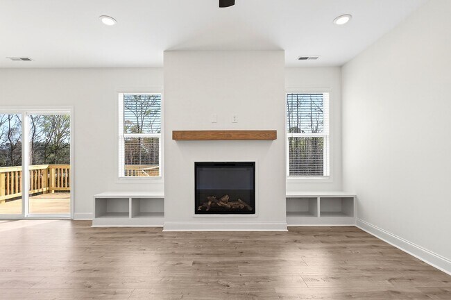 Building Photo - Modern and Charming 3-Bedroom Cul-de-Sac Home in Clayton!