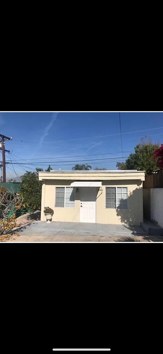 Primary Photo - 1449 E Garfield Ave