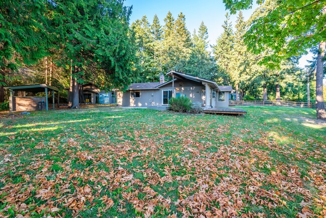 Building Photo - Rustic 3 Bedroom 2 bath home nestled in th...