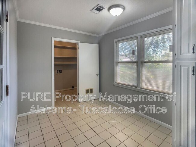 Building Photo - 4417 4th Ave E