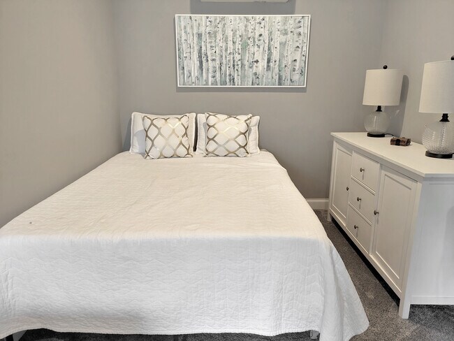 Building Photo - 1612 Auburndale Ave