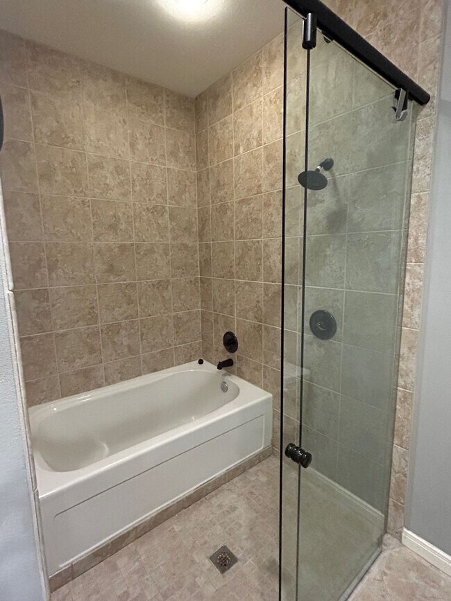 Building Photo - Beautifully Maintained 3 Bedroom