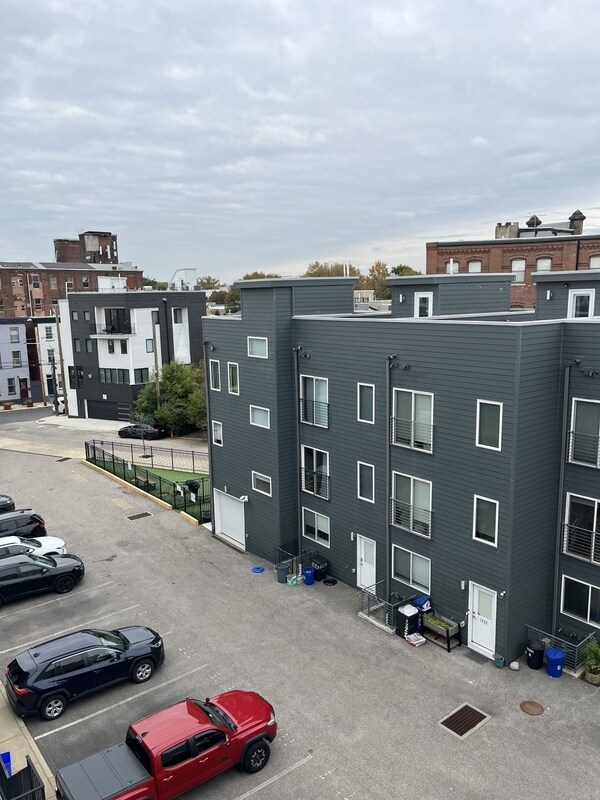 Building Photo - 1219 N 5th St