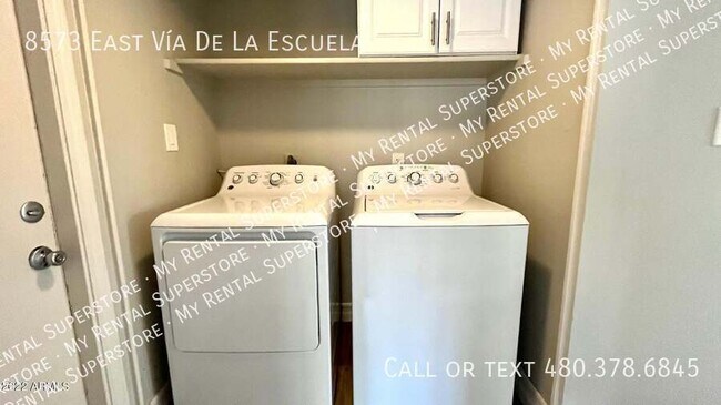 Building Photo - 8573 E Vía De La Escuela