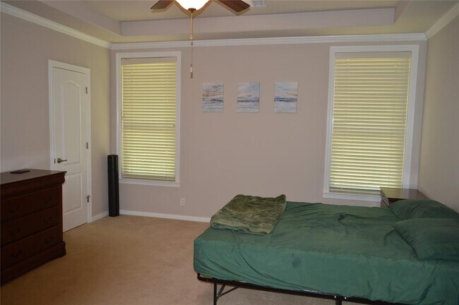 Building Photo - 4200 Dot Dr
