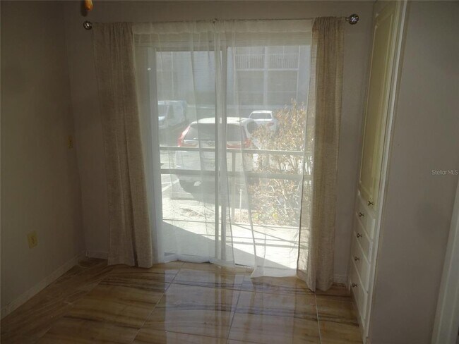 Building Photo - 123 BLUE POINT Way