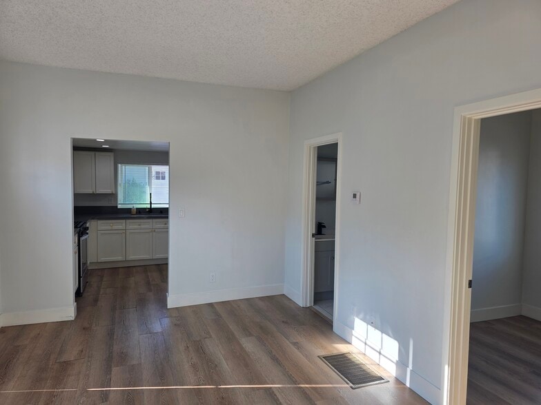 Building Photo - 247 W Sepulveda St