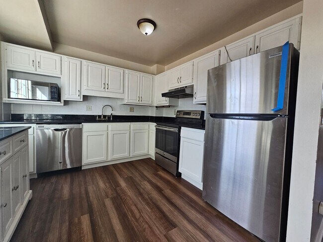 Building Photo - 3 Bed 2 Bath Home in North East Colorado S...
