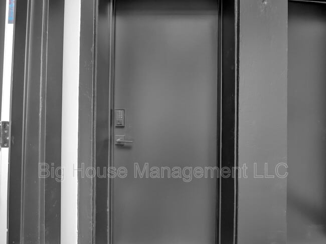Building Photo - 707 Druid Park Lake Dr