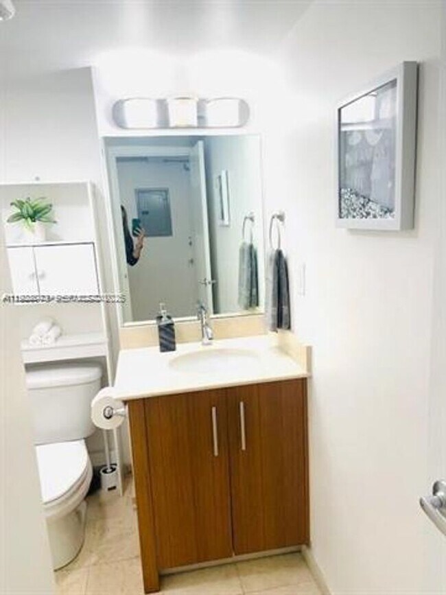 Building Photo - 10275 Collins Ave