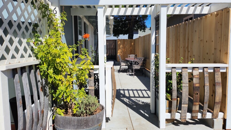 Building Photo - 650 E Foothill Blvd