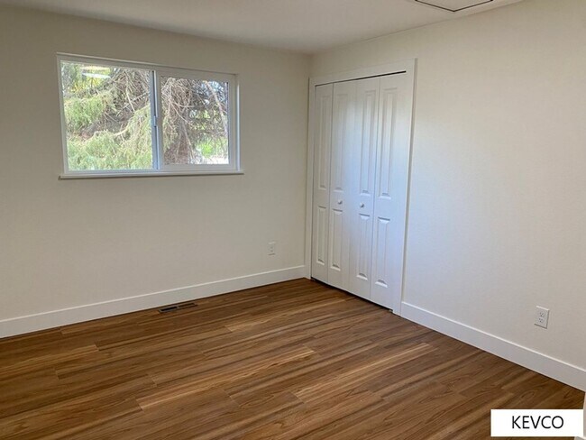 Building Photo - Tastefully Renovated Home!