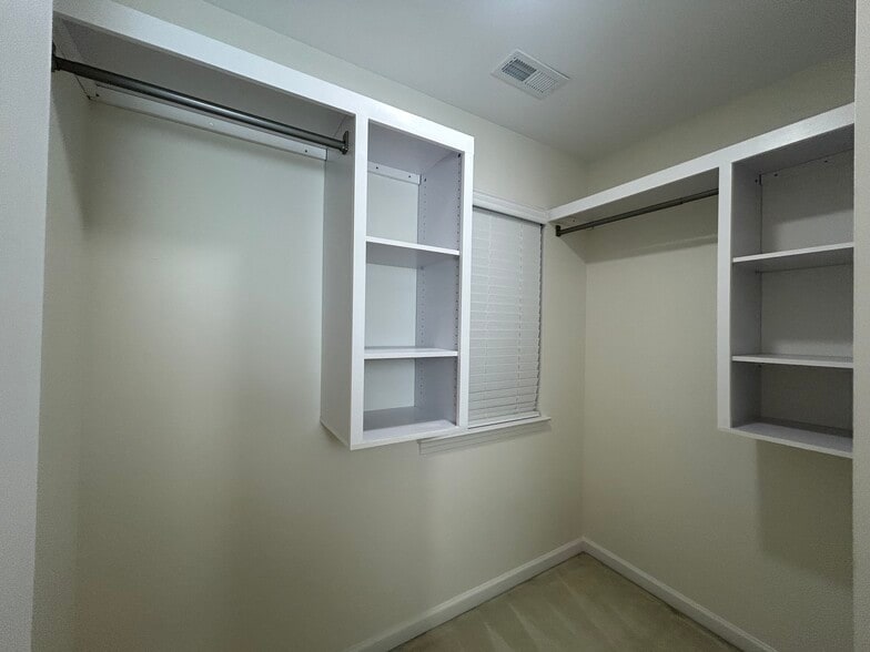 Building Photo - 4015 Lake Charles Way