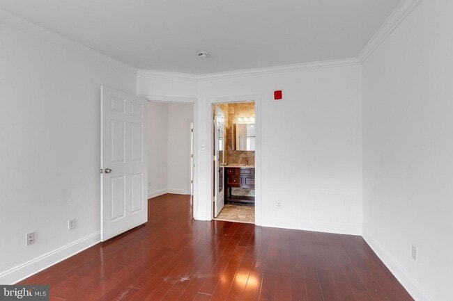 Building Photo - 5 W Girard Ave