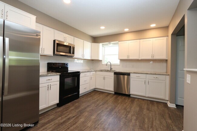 Building Photo - 6810 Village Green Blvd