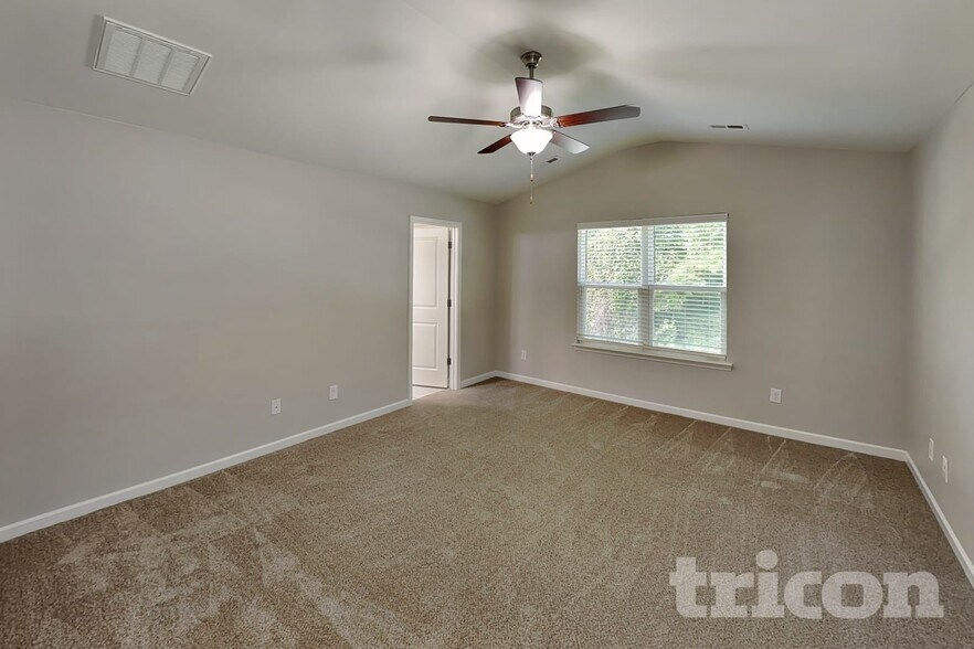 Building Photo - 205 Spring Knoll Dr