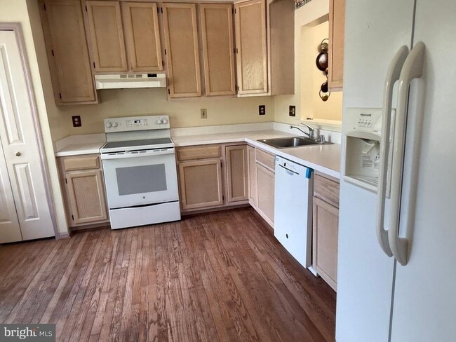 Building Photo - 9324 Daly Ct