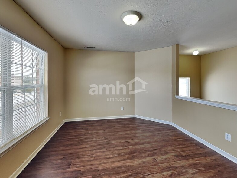 Building Photo - 5659 W Woodview Trl