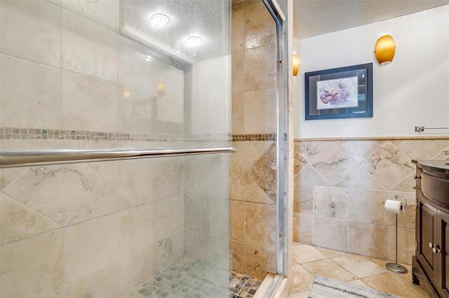 Building Photo - 2710 Douglas Ave