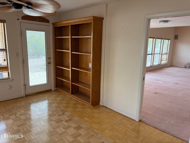Building Photo - 320 Ave Mirador