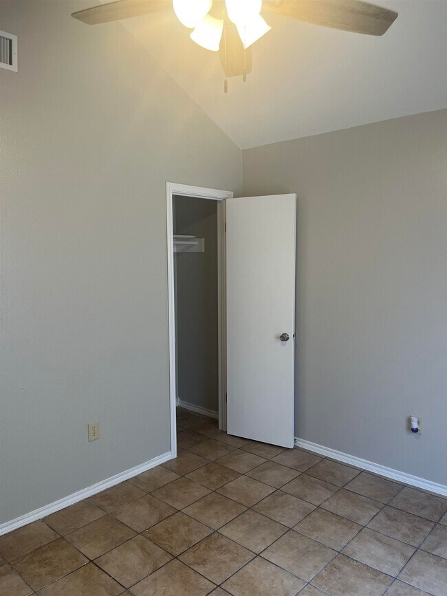 Building Photo - 405 Prescott Loop