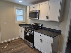 Building Photo - 815 Oakland Dr