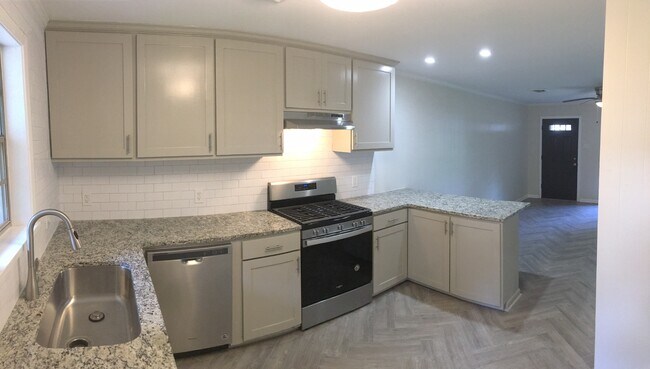 Building Photo - 2404 Spencer Ave