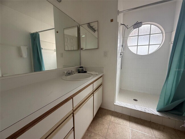 Building Photo - 2459 Sweetwater Club Cir