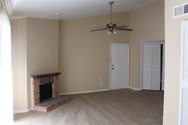 Building Photo - 16111 Aspenglen Dr