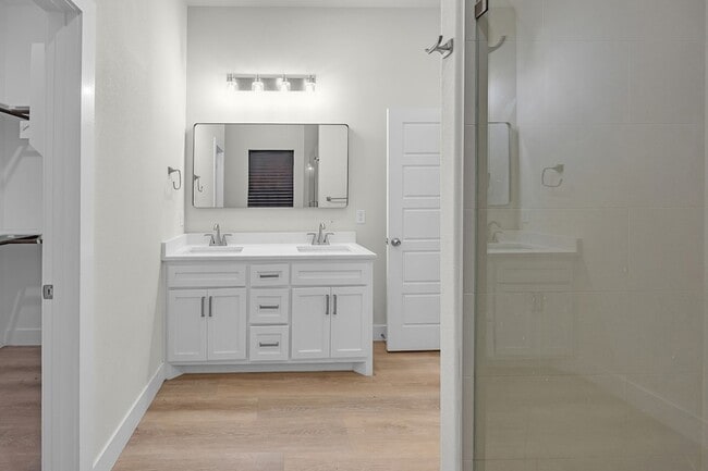 Building Photo - 5511 Black Pine Cir