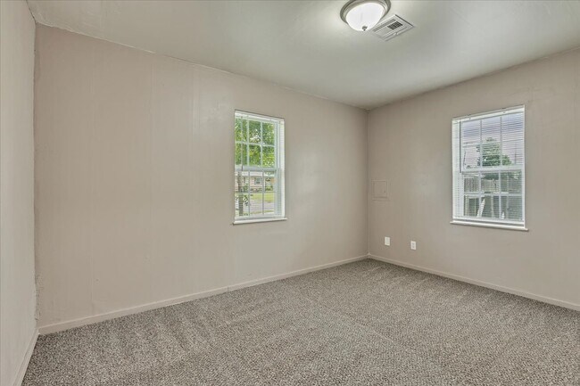 Building Photo - 1536 SW 52nd St