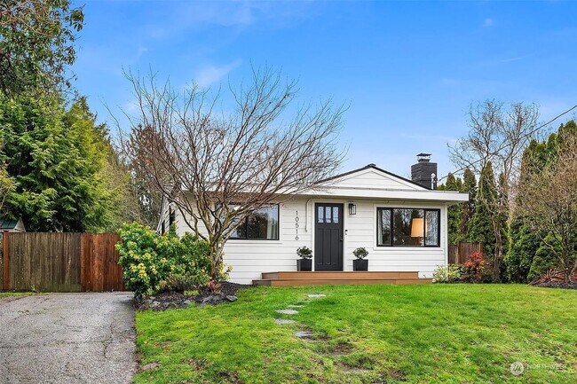 Building Photo - Bright & Charming 1Bed/1Bath + Den in Prim...