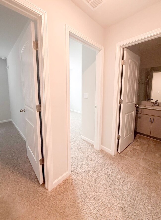 Building Photo - Newly Built 3 Bedroom Home - Baxter