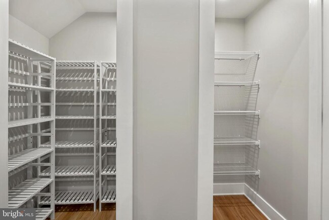 Building Photo - 1704 Bandit Loop