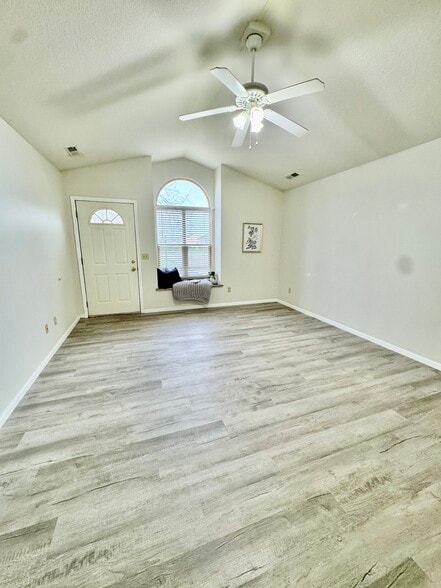 Building Photo - 107 N 200 E