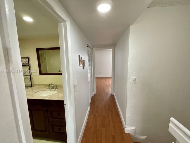 Building Photo - 895 W 79th Pl