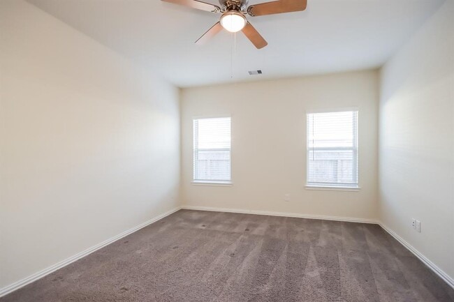 Building Photo - 12543 Highgrove Springs Dr