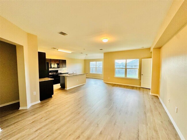 Building Photo - 704 Silver Wing Dr